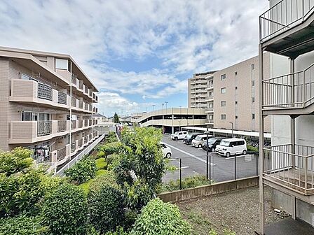 「眺望」穏やかな街並みを一望しながら、爽やかな風と柔らかく降り注ぐ陽光を感じて頂けます。