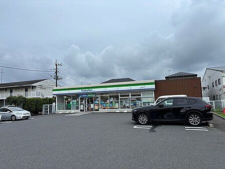ファミリーマート柏大室店 徒歩6分。 440m