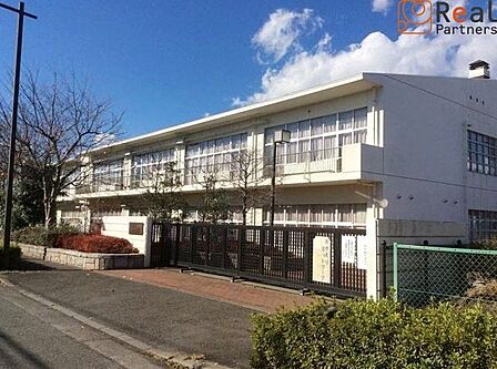 横浜市立石川小学校 徒歩6分。 430m