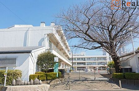 横浜市立西前小学校 徒歩3分。 190m