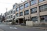周辺：大阪市立堀江中学校 858m