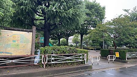 アカシア公園 220m