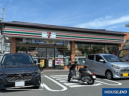 セブン-イレブン 八幡市男山指月店 220m