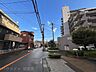 外観：前面道路含む現地写真