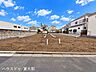 外観：5区画の分譲地として整備された土地。周囲には戸建住宅や建物が立ち並び、街並みに馴染みながら新生活を始められる環境です。