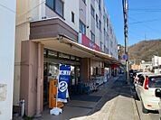 コープこうべ鶴甲店　徒歩約４分