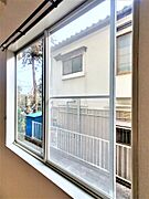 東と南の2面採光です。