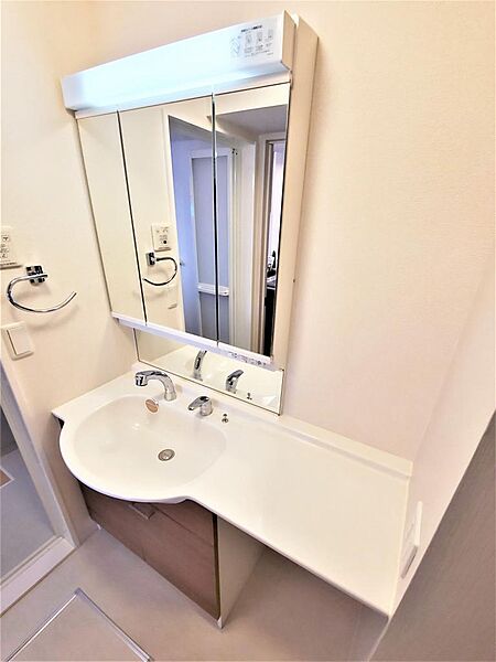 画像20:人気のシャワー付き洗面化粧台です。