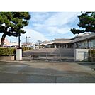 小学校「岩瀬小学校まで590ｍ」岩瀬小学校