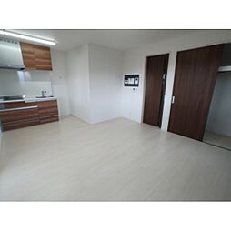 カーサ　ルブニール 101 1階ワンルームのリビング/ダイニング