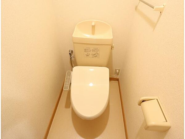 画像11:落ち着いた色調のトイレです
