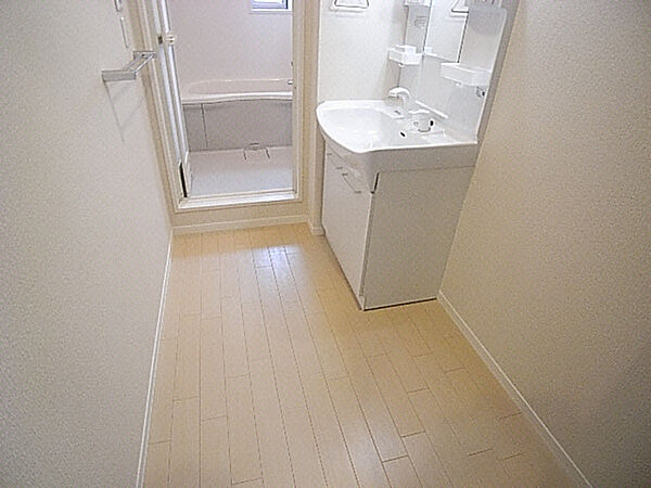 画像15:ゆったりとスペースのある洗面所