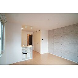 イーストフィールド 101 1階ワンルームのリビング/ダイニング