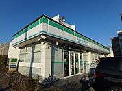 ファミリーマート彩都粟生南店 676m