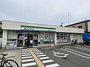 ファミリーマート箕面瀬川2丁目店 278m