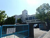 豊川南小学校 704m