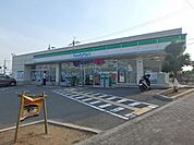 ファミリーマート箕面新稲店 574m