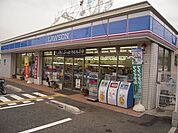 ローソン池田新町店 89m