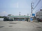 ファミリーマート住吉店 679m