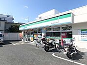 ファミリーマート豊中本町五丁目店 523m