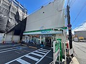 ファミリーマート 豊中本町店 101m