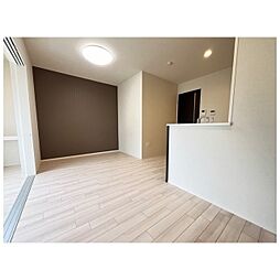 グラティテュード・Ｋ 108 1階1LDKのリビング/ダイニング