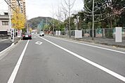歩道もゆったりとしているので通勤や通学も安心♪