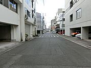 歩道が確保された前面道路。