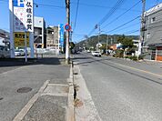しっかりと歩道が確保された前面道路♪