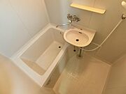 いつでも入浴できるシャワー付きのお風呂♪