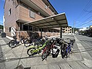 雨の日も安心の屋根付き駐輪場♪