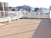 屋上で洗濯物を干すことができます♪