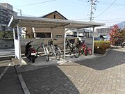 雨の日も安心の屋根付き駐輪場！