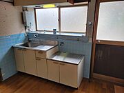 しっかりと換気ができる窓付きのキッチン♪