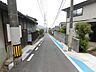 周辺：本物件進入路に接道した道路です。