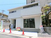 2階に4部屋を設けご家族が多くても個室を確保できます！