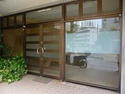 入口（照明オフ）