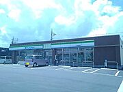 コンビニ？ファミリーマート沖縄税務署前店(300m)
