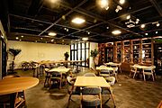 カフェギャラリー内ではお茶やお食事も可能。来客との打ち合わせにもご利用ください。