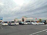 フジグラン丸亀まで車で8分！