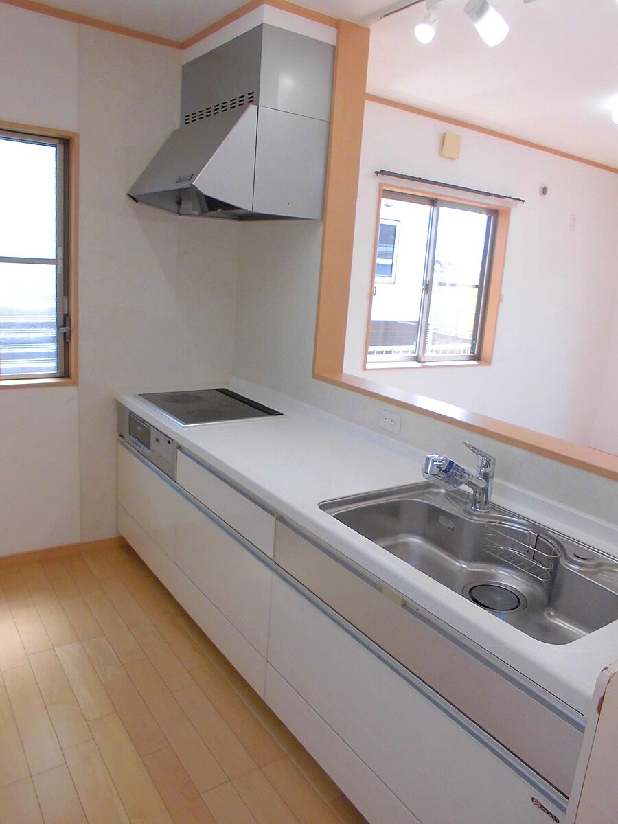 Used detached house · 5LDK in Takamatsu, Kagawa &mdash; photo 4