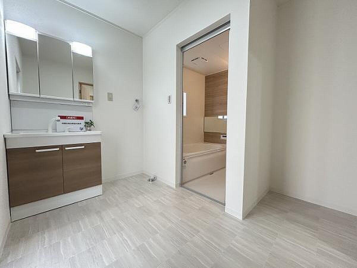 Used detached house · 4LDK in Takamatsu, Kagawa &mdash; photo 8