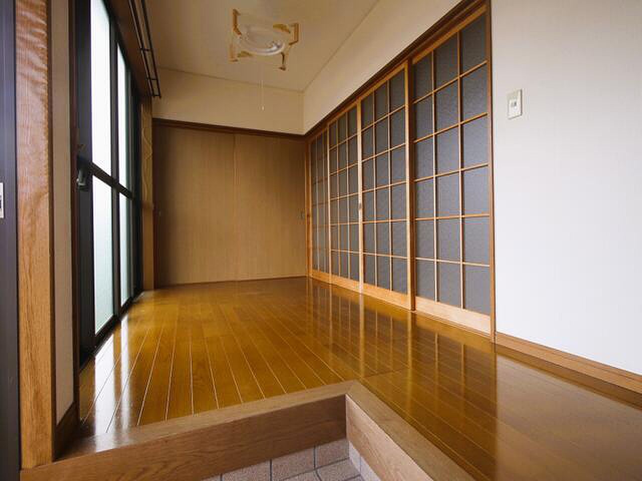 Used detached house · 5LDK in Takamatsu, Kagawa &mdash; photo 3