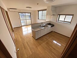 高知市中秦泉寺　2LDK　3F（最上階・角部屋・P有・南向) 3階2LDKのリビング/ダイニング