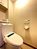その他：トイレには吊戸棚があり、消耗品をストックできます。