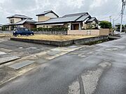 西側公道から進入道路