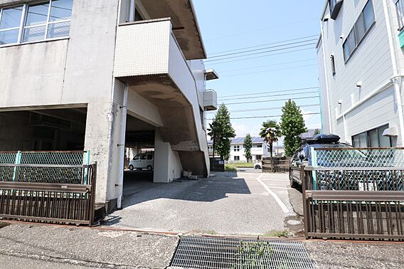 駐車場南入口