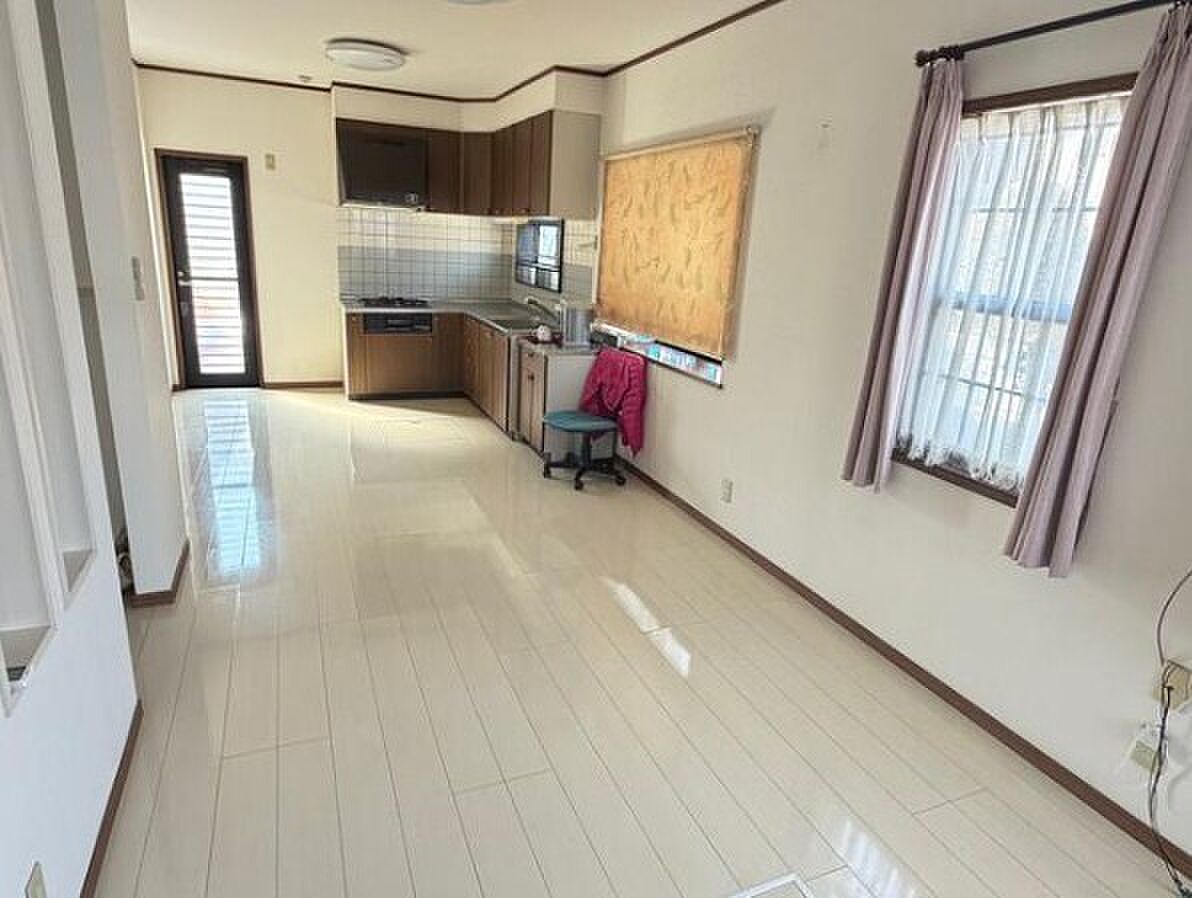 Used detached house · 5LDK in Takamatsu, Kagawa &mdash; photo 3