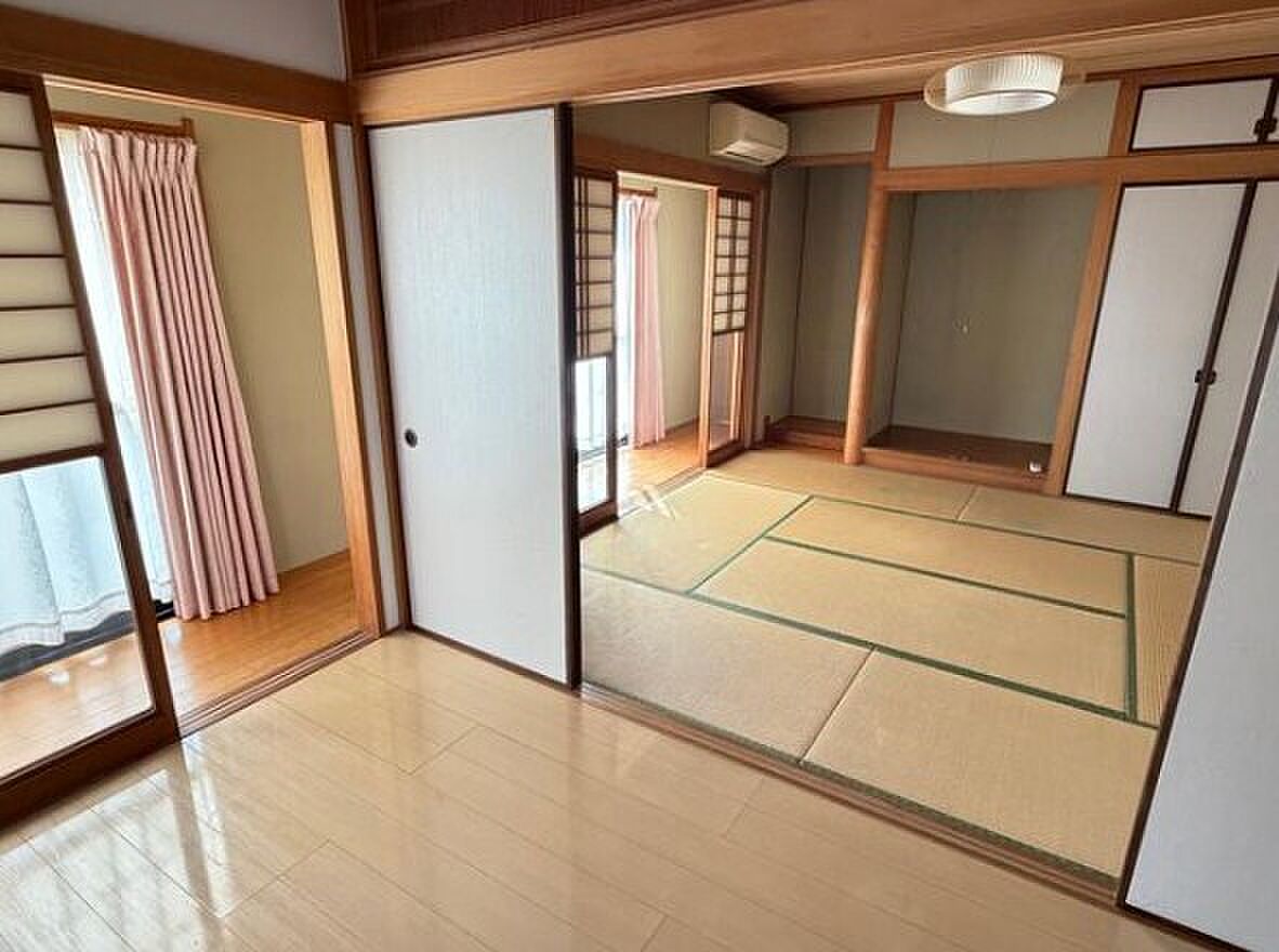 Used detached house · 5LDK in Takamatsu, Kagawa &mdash; photo 5