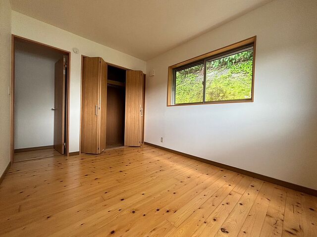 室内 高知市山ノ端町